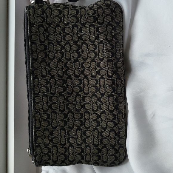 Small Coach Wristle - Picture 3 of 4